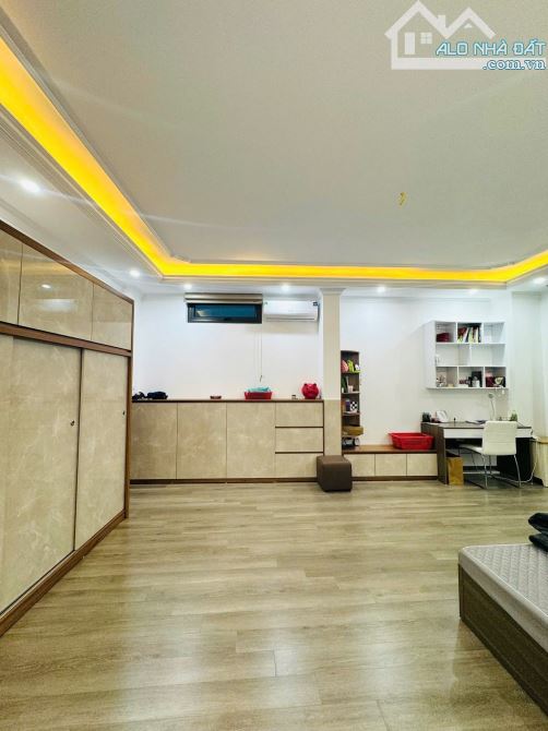 Nhà phố Hồng Mai, Quận Hai Bà Trưng, Lô góc, 6 tầng thang máy, DT 52m2, MT 4.8m, Giá 17 tỷ