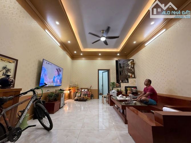 NHÀ TẠI TRUNG TÂM BA ĐÌNH - Ô TÔ ĐỖ CỬA -1 NHÀ RA PHỐ VĨNH PHÚC.   + Dt 45m x 4t - MT : 5m - 3