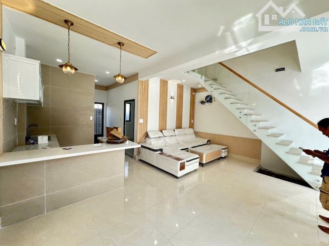 BIỆT THỰ SÂN VƯỜN P.TÂN VẠN MỚI XÂY, 6X22=132M2, THỔ CƯ 100%,3PN, SÂN ĐẬU ĐƯỢC 3 XE HƠI, G - 3