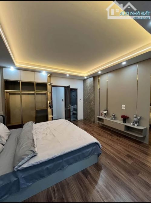 BÁN GẤP - NHÀ NGỌC THỤY - BỒ ĐỀ Diện tích 45m² – 5 tầng – Nhà mới đẹp – Gần Ô TÔ – Giá - 3