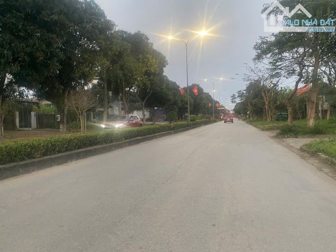 Bán ô đất mặt đường Nguyễn Sinh Cung, Cửa Lò  - Diện tích 118,6m2 - Đất rộng 5m - Đường Ng - 3