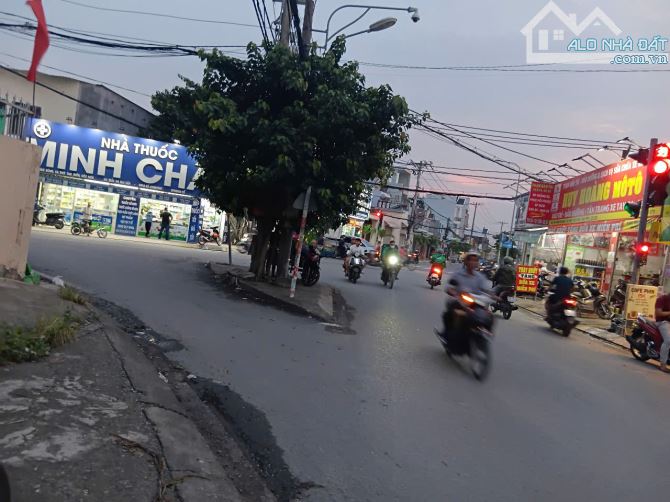 Mặt Tiền PHẠM THỊ GIÂY - Nhà 3 Tầng - DT: 72m2 - Vị Trí Đắc Địa - Giáp Quận 12. - 4