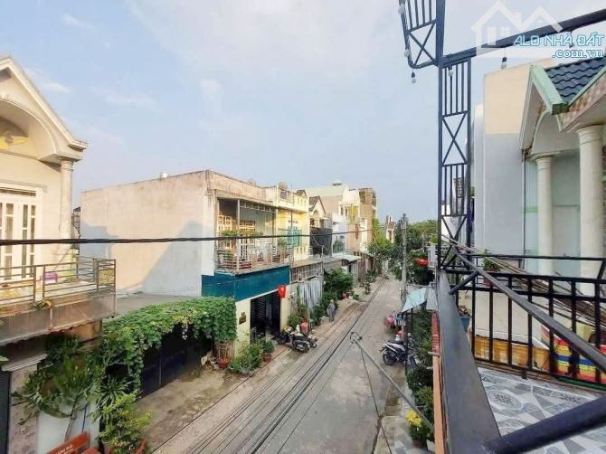 Nhà mới Lê Văn Quới, Bình Tân. DT 49m² - 3 tầng, MT 4,1m. Hẻm rộng ô tô tránh. 4.6 TỶ - 4