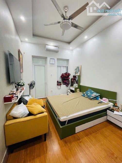 Bán nhà tân mai 42m2 3 tầng – Ngõ ngắn thông 2 đầu- Ô tô 10m - giá 7.2 tỷ - 4
