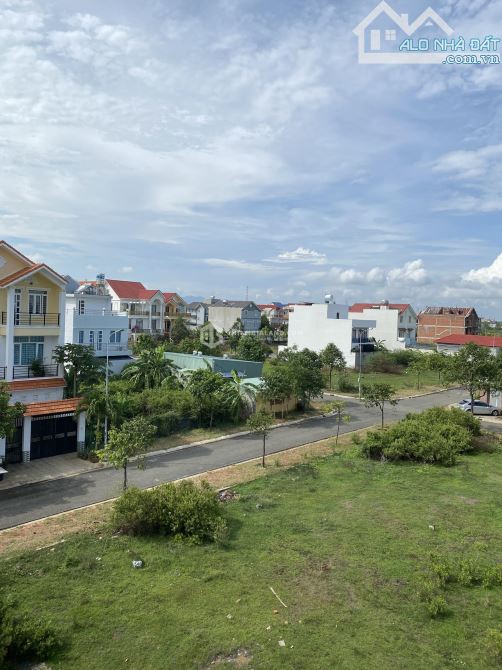 BÁN CĂN BIỆT THỰ HOÀN CÔNG VỚI 257m2 NGANG 10m HƯỚNG ĐÔNG NAM BÊN CẠNH DỰ ÁN SUNGROUP - 4