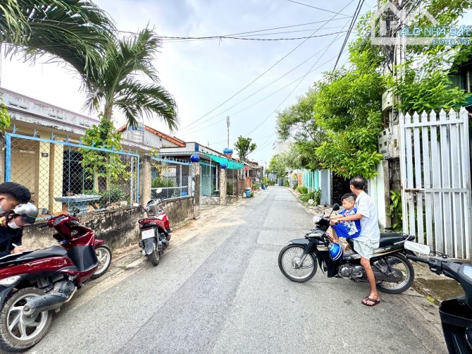 CHỦ NGỘP GỞI BÁN NHÀ MẶT TIỀN 70M2 1 TRỆT 1 LẦU P.DĨ AN,ĐƯỜNG NGUYỄN AN NINH VÀO 200M,HẺM - 4