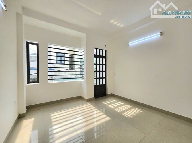 Bán nhà mới 3 tầng xe hơi, 52m2, Bùi Tư Toàn, Bình tân, giáp Kinh Dương Vương, chỉ 5.7 tỷ - 4
