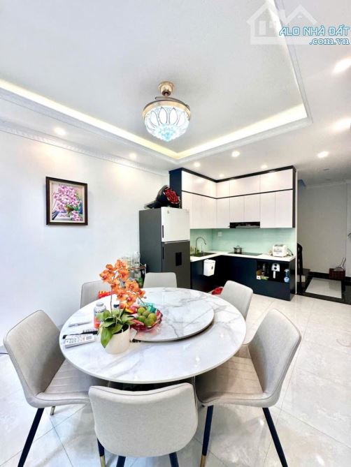 NHÀ SANG CHOẢNH BỒ ĐỀ 6 TẦNG. 3 PHÒNG NGỦ Ở SƯỚNG. HƠN 8 TỶ - 4
