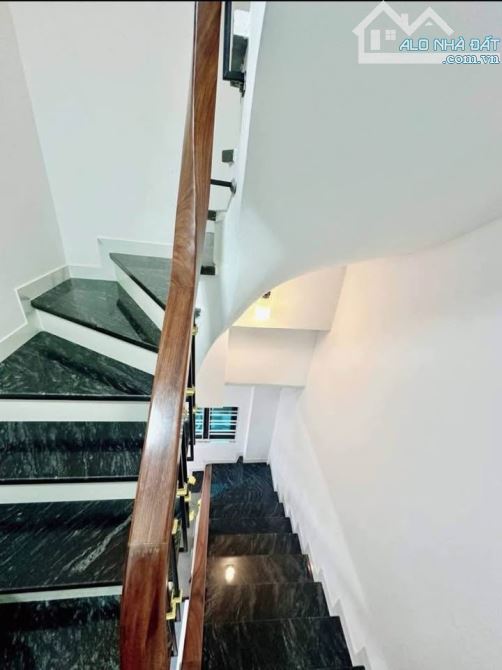 BÁN GẤP - NHÀ NGỌC THỤY - BỒ ĐỀ Diện tích 45m² – 5 tầng – Nhà mới đẹp – Gần Ô TÔ – Giá - 4