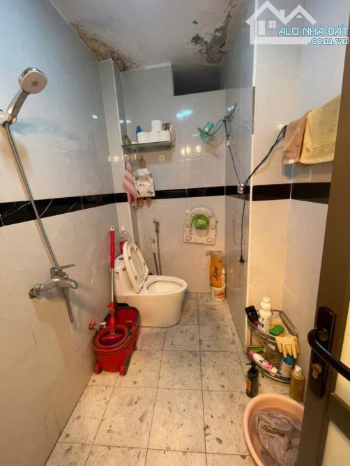 Bán nhà tập thể phố cảm hội– nhà nằm trong khu phân lô ôtô chạy vòng quanh, dân - 5