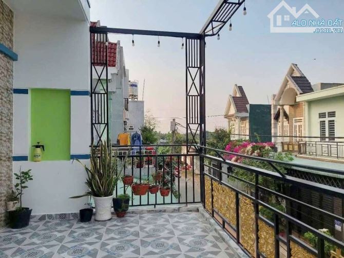 Nhà mới Lê Văn Quới, Bình Tân. DT 49m² - 3 tầng, MT 4,1m. Hẻm rộng ô tô tránh. 4.6 TỶ - 5