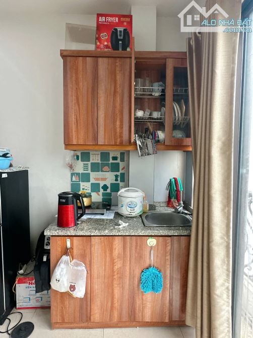 NHÀ NGUYỄN  TRÃI NẰM TẠI VỊ TRÍ RẤT ĐẸP - GẦN PHỐ  - TRƯỚC NHÀ THOÁNG - Ô TÔ NHỎ ĐỖ CỬA - - 5