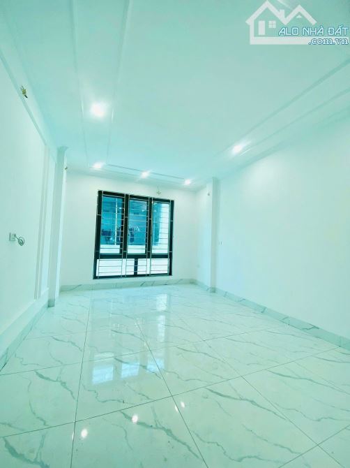 NHÀ MỚI KIM GIANG 30M2 - 7 TẦNG THANG MÁY - THÔNG SÀN - 6M RA Ô TÔ - Ở SƯỚNG - 7.8 TỶ - 7