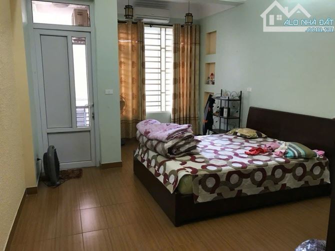 Bán nhà Kim Đồng , gần phố , ô tô đỗ cửa , diện tích rộng . Dt 90m x 5T x 14 ,5 Tỷ - 4