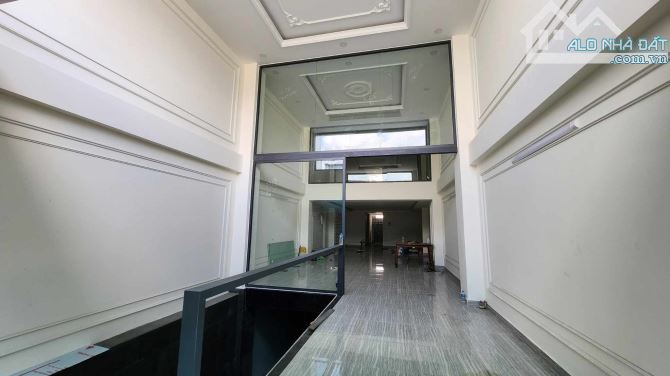 TOÀ NHÀ VĂN PHÒNG 7 TẦNG THANG MÁY - 129m2 (5×26) - KHU CV LÀNG HOA - 18.5 TỶ - 7