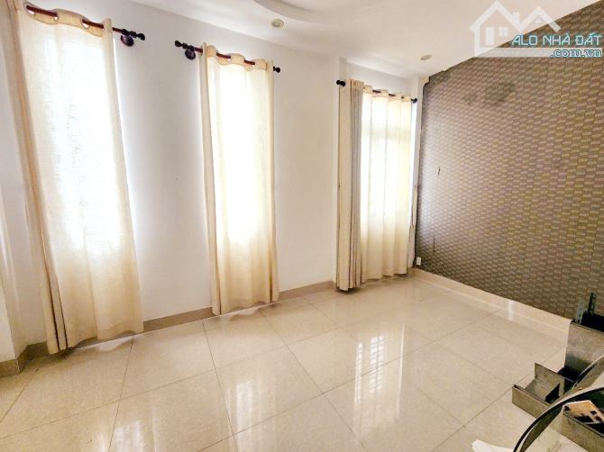 Bán nhà 2 lầu hẻm 125 đường Nguyễn Thị Tần P.Rạch Ông Quận 8 - 8