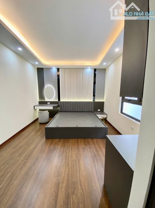 Bán nhà Bồ Đề, ngõ nông, 6 tầng thang máy, 38m2, mt 5m,hơn 8 tỷ gần hồ. - 8