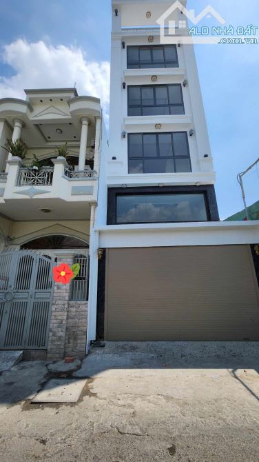 TOÀ NHÀ VĂN PHÒNG 7 TẦNG THANG MÁY - 129m2 (5×26) - KHU CV LÀNG HOA - 18.5 TỶ - 9