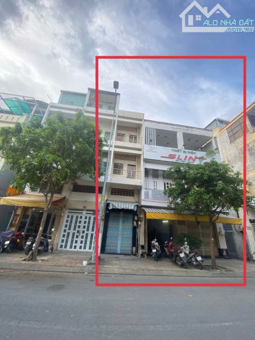 Hàng hiếm ngang lớn MT Trần Trung Lập Quận 6. DT 9.9x18.5m trệt 3 lầu giá 30 tỷ