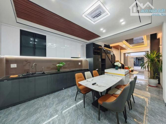 NGAY ĐẦM SEN, HẺM 6M, NHÀ 115m2, 4 TẦNG, NGANG 5.2m, KHUÔNG VIỆT, TÂN PHÚ. 12.3TỶ