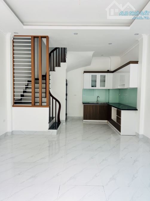 ĐÔNG BA -THƯỢNG CÁT 37 M 5 TẦNG MT 4,3 M GIÁ 5,3 tỷ  Vị trí đẹp trung tâm phường Thượng Cá