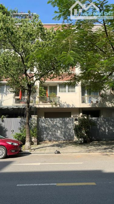 BÁN LIỀN KỀ AN HƯNG 83M2, MT5, FULL NỘI THẤT, Ô TÔ TRÁNH ĐỖ THOẢI MÁI, KD, VIEW VƯỜN HOA