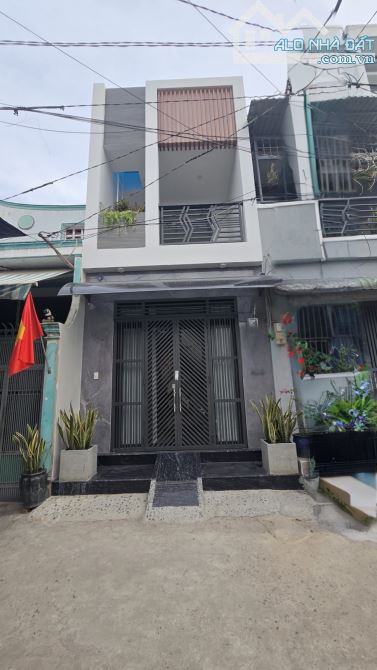 NHÀ ĐẸP NGUYỄN VĂN QUÁ – HẺM XE HƠI ĐỖ CỬA – 20m Ra MẶT TIỀN BỜ KÈ THAM LƯƠNG -51m2 – CHỈ