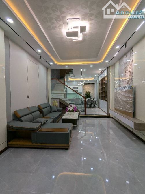 🏡 Nhà mới 4x13m, 1 trệt 2 lầu ST, full nội thất cao cấp – vào ở ngay! 💎 Giá 7.x tỷ