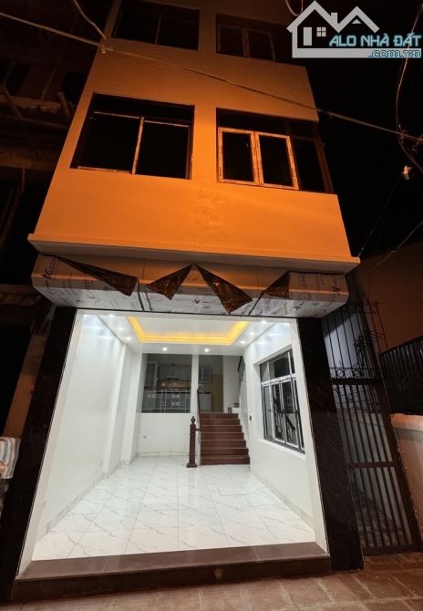 NGỌC THUỴ 65M2 - LÔ GÓC - OTO VÀO NHÀ - NỞ HẬU - DÂN XÂY CHẮC CHẮN - NỘI THẤT CƠ BẢN