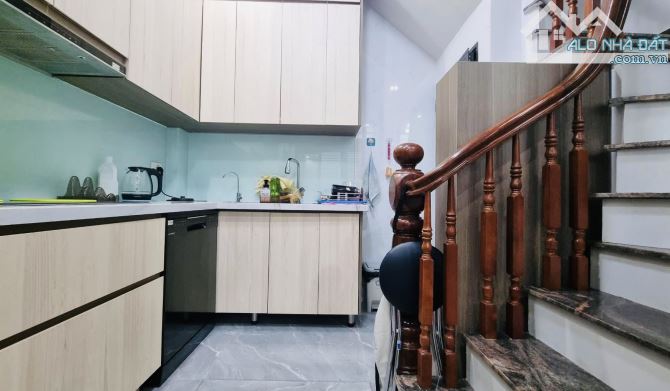 Bán nhà Thụy Khuê- Bưởi, 39m, 5 tầng mới đẹp, 8.5 tỷ