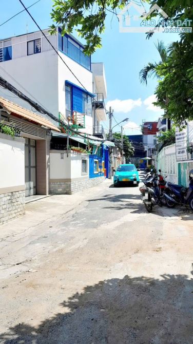 Đầu tư - DT 224m2 - Giá 10.x tỷ - 2 Tầng và 4 phòng trọ - Hẻm xe hơi - Quang Trung