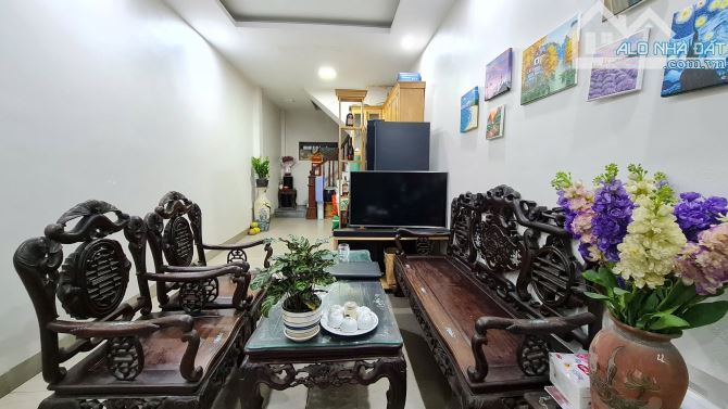 Bán nhà mặt ngõ 61 Bằng Liệt, 30m2, ô tô vào nhà, 7.5 tỷ