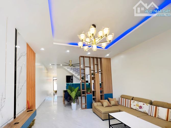 Nhà Lê Văn Quới - Bình Tân DT 57m2, 3 tầng- Mt 4,2m. Giá 5,05 tỷ, full nội thất, hẻm thông