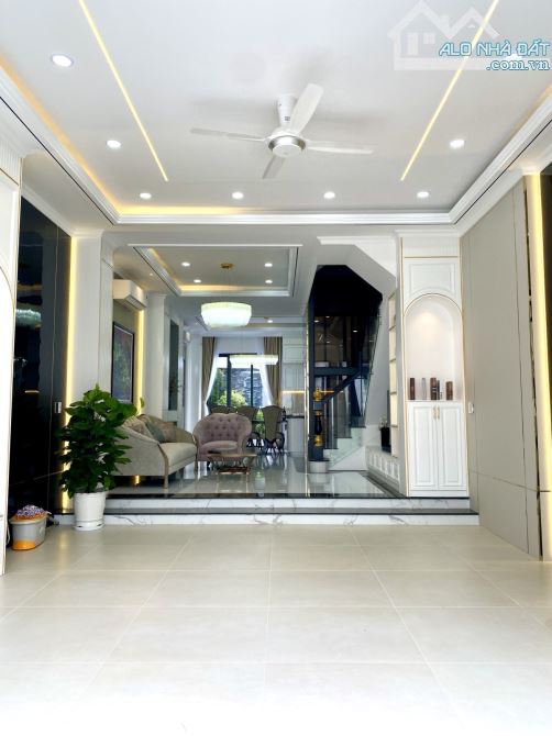 SIÊU PHẨM NHÀ 4 TẦNG – CÓ THANG MÁY – THIẾT KẾ HIỆN ĐẠI – FULL NỘI THẤT CAO CẤP – SÁT Q7