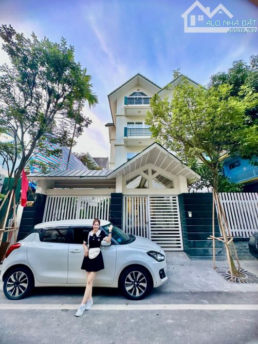 Biệt thự víp 230m2 4 tầng mặt tiền 12,5m khu đô thị Linh Đàm, giá cực tốt