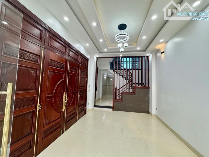 Bán nhà Thượng Thanh 4 tầng 47m, gara oto, full nội thất giá nhỉnh 10 tỷ