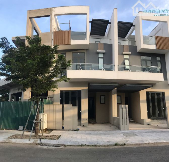 Bán nhà 3 tầng mới xây. Giá 5.8x tỷ TL. đường Hoàng Quốc Việt. thành phố Huế