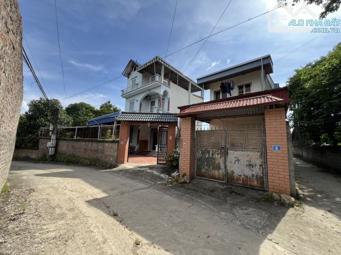 Cần bán nhà lô góc 600m2 tại Lương Sơn, Hoà Bình cách ql6 khoảng 100m