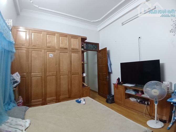 Bán nhà đường Phùng Hưng nhà mới đẹp ô tô vào nhà dt 52m 4t mt 5m giá 8,8 tỷ