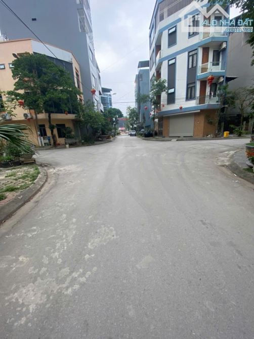 CẦN BÁN CĂN LK 4T CẠNH LÔ GÓC, TRỤC KINH DOANH-KHU D-YÊN NGHĨA -HÀ ĐÔNG.