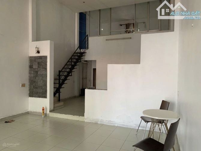 Cho thuê nhà HXT gần Big C DĨ An. Sân trước sau rộng, phù hợp ở gia đình