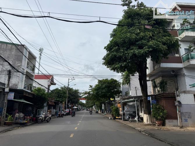 BÁN ĐẤT TẶNG NHÀ CẤP 4 ĐANG CHO THUÊ MẶT TIỀN KINH DOANH AMAKHE