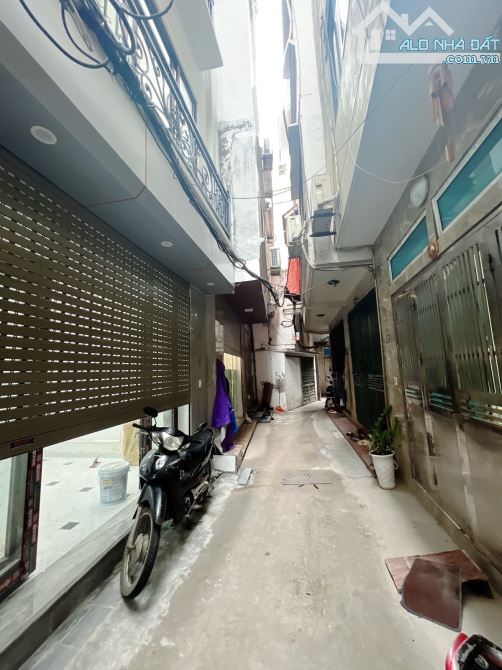 NHÀ VIP TÂN LẠC , 38M² , 5 TẦNG THANG MÁY MỚI TINH , MẶT TIỀN 4M , CỰC GẦN PHỐ , 9,3 TỶ
