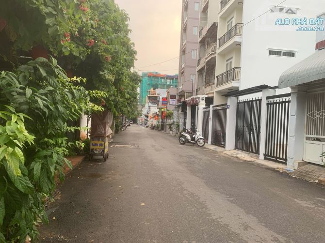 BÁN LÔ ĐẤT ĐẸP ĐƯỜNG LÊ NGỌC HÂN 140m2 HƯỚNG ĐÔNG NAM NGANG 6.5m, SÁT BIỂN. GIÁ 17.5 TỶ