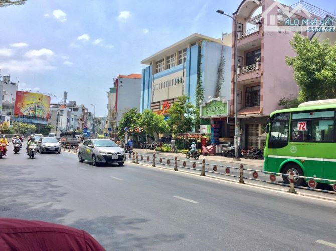 MT Khánh Hội, Q.4, 8.5x20m, 5 lầu, vuông vức - con đường chính - đẹp nhất Q.4