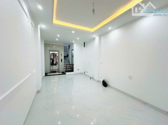 Bán Nhà Định Công Thượng – Định Công, DT40m2, 5Tầng, Ra Phố 10m, Mới, Giá Bán Hợp Lý