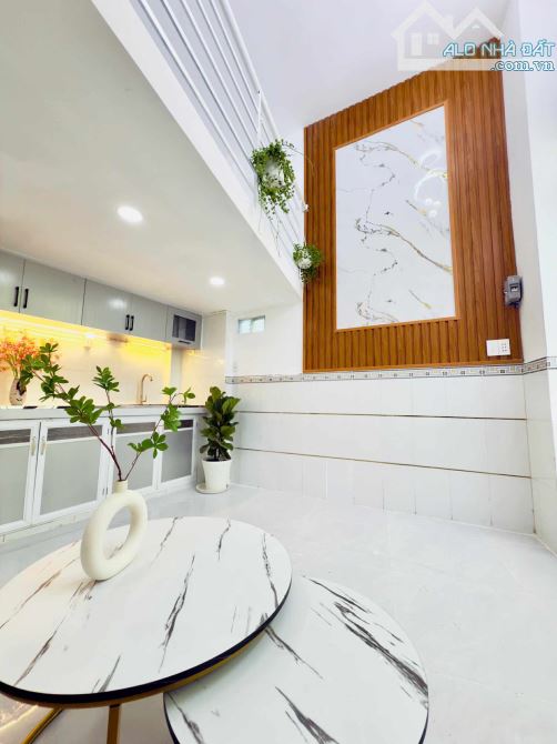 Nhà nhỏ tiền - SHR quận 8 - hẻm ba gác gần mặt tiền , 3 tầng chỉ 2 tỷ 280tr