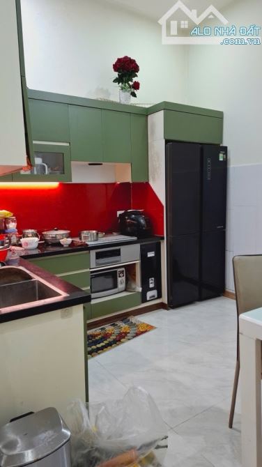 Hiếm – Nhà phố Tư Đình – 6.1 tỷ - 42m2 – Gần khu quân đội – Ô tô 10m – Nhà dân xây