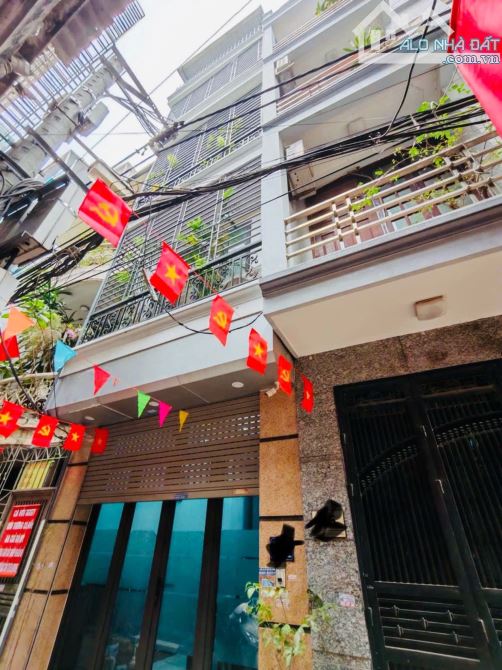 Nhà đẹp phố hoàng mai, oto đỗ cửa, cách 15m oto đỗ ngày đêm, 44m2 x 5 tầng, giá 10.2 tỷ.