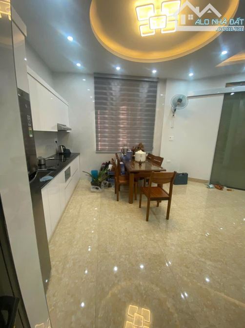 Bán Nhà 3 Tầng Lô Góc Mới Đẹp Tại Xi Măng, Sở Dầu, Hồng Bàng – DT 40m², Giá 4.75 Tỷ
